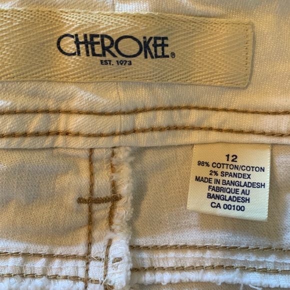 CHEROKEE | Capris white denim jean,fabric tie belt,back pockets,accent stitching - Picture 10 of 11